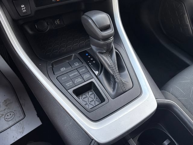 2024 Toyota RAV4 XLE - Photo 17