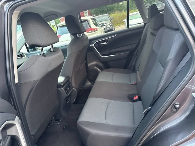 2024 Toyota RAV4 XLE - Photo 19