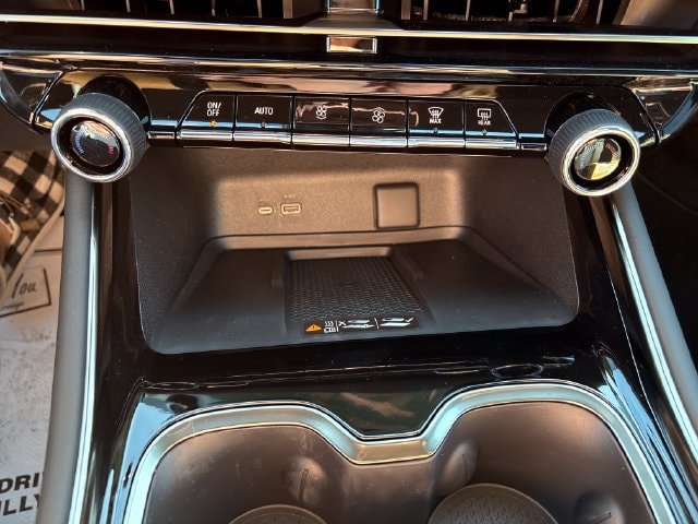 2027 Chevrolet Traverse High Country - Photo 18