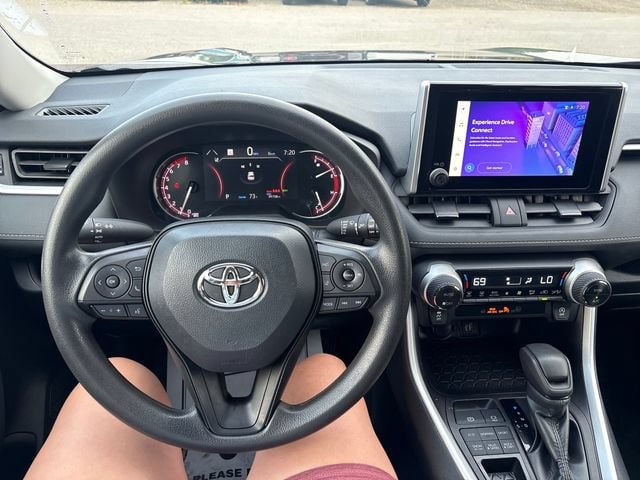 2024 Toyota RAV4 XLE - Photo 10