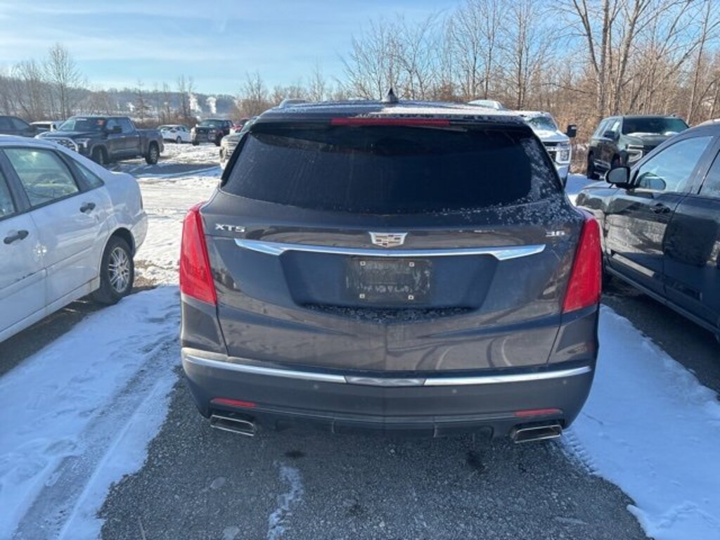 Used 2017 CADILLAC XT5 FWD SUV