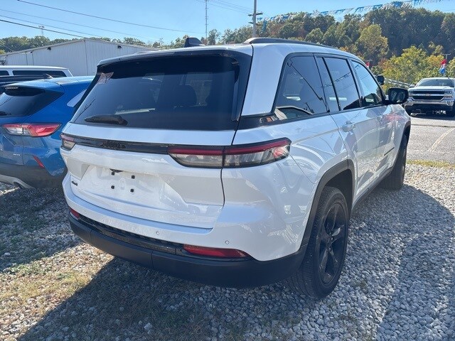 2023 Jeep Grand Cherokee Altitude X photo 3