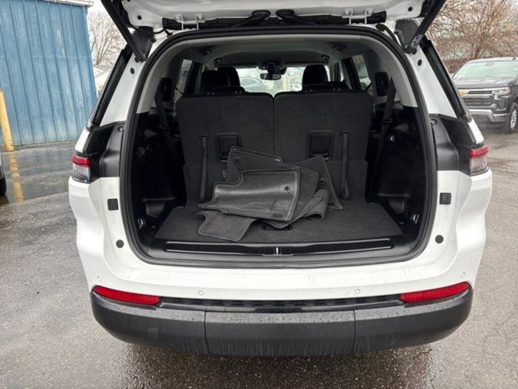 Used 2023 Jeep Grand Cherokee L Limited SUV