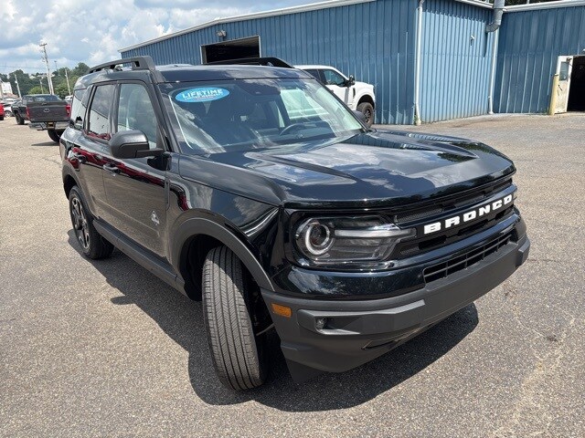 2024 Ford Bronco Sport Outer Banks photo 2