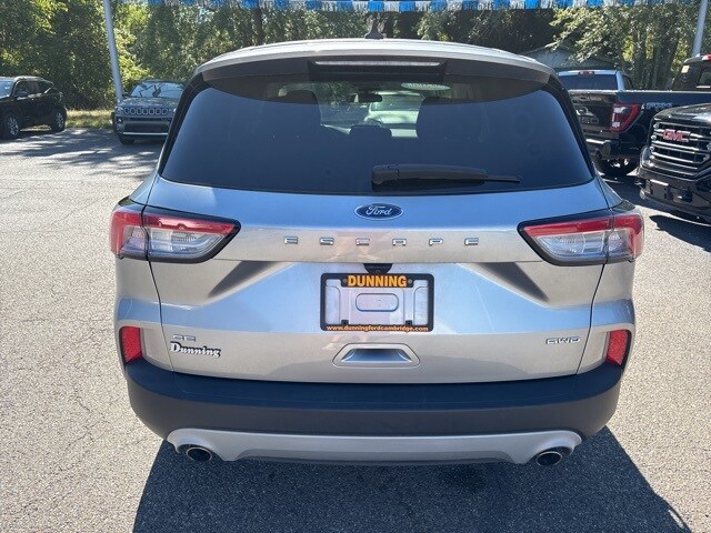 2022 Ford Escape SE photo 2