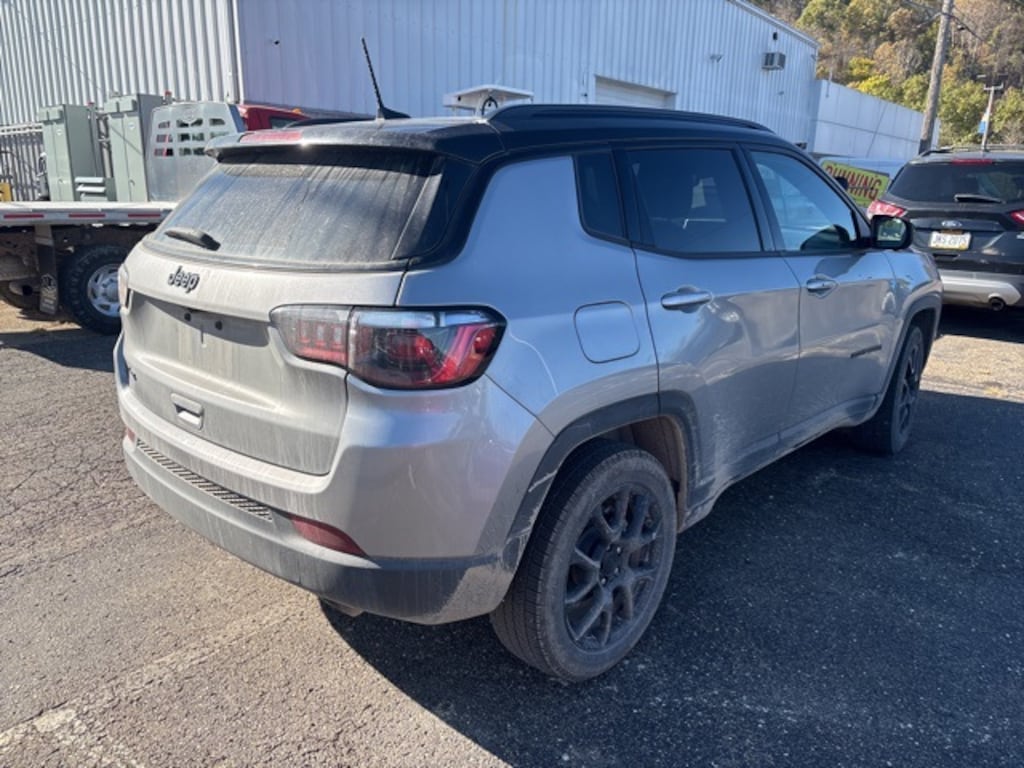 Used 2022 Jeep Compass Altitude SUV