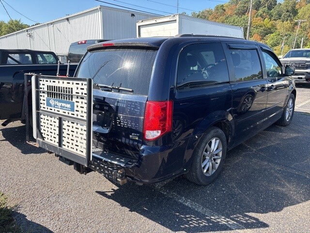 2014 Dodge Grand Caravan SXT photo 2