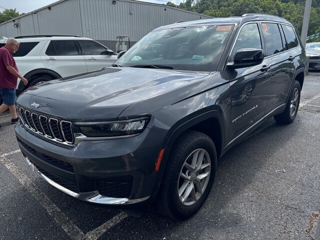 2022 Jeep Grand Cherokee Laredo photo 2
