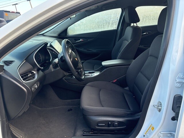 2023 Chevrolet Malibu 1LT photo 3