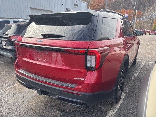 2025 Ford Explorer ST-Line photo 4