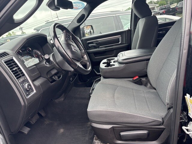 2022 Ram 1500 Classic Warlock photo 3