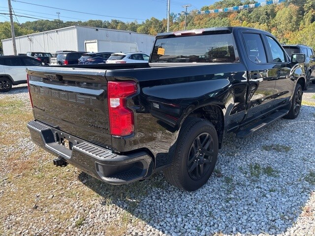 2023 Chevrolet Silverado 1500 Custom photo 2
