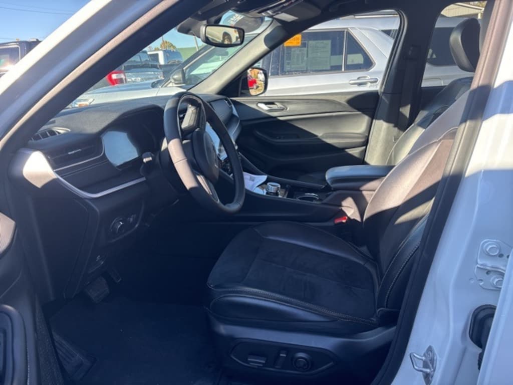 Used 2023 Jeep Grand Cherokee Altitude X SUV