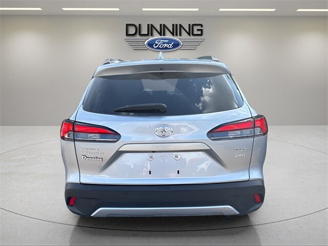2022 Toyota Corolla Cross XLE photo 3