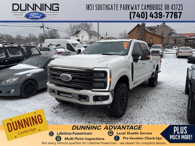 2025 Ford F-350 Super Duty Platinum's photo