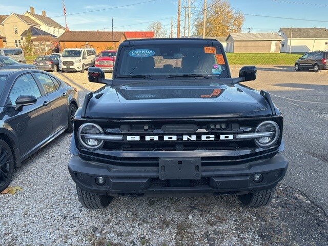 2023 Ford Bronco Outer Banks photo 2