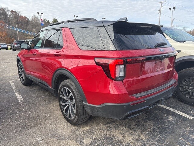 2025 Ford Explorer ST-Line photo 2