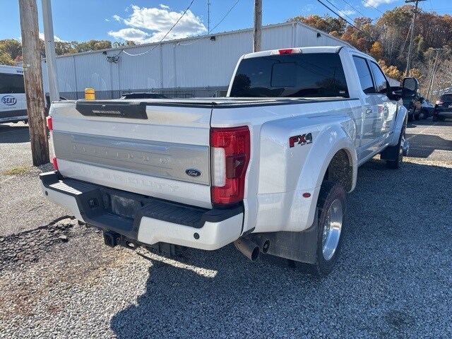 2017 Ford F-450 photo 3