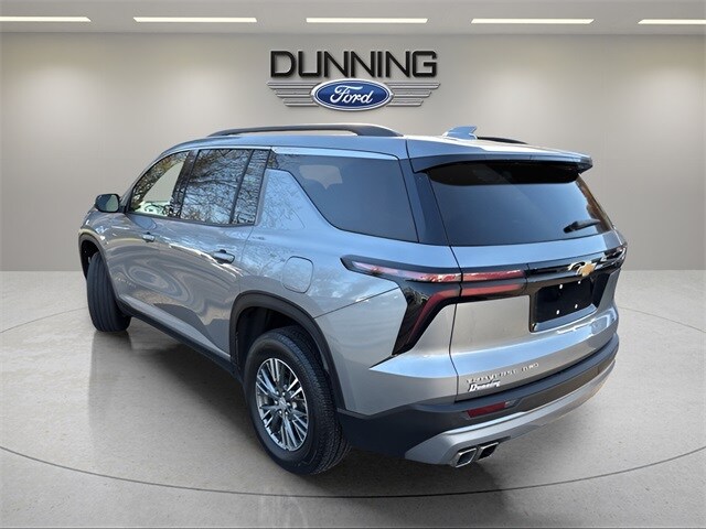 2025 Chevrolet Traverse photo 2