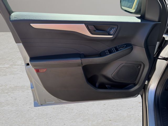 Used 2022 Ford Escape SE with VIN 1FMCU9G63NUB67061 for sale in Cambridge, OH