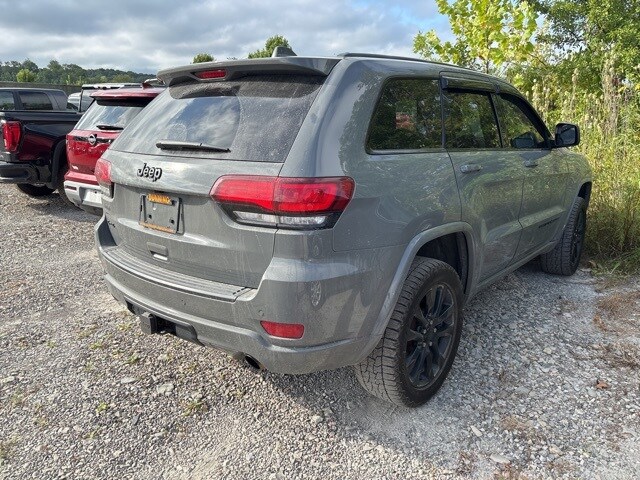 2020 Jeep Grand Cherokee Laredo photo 3