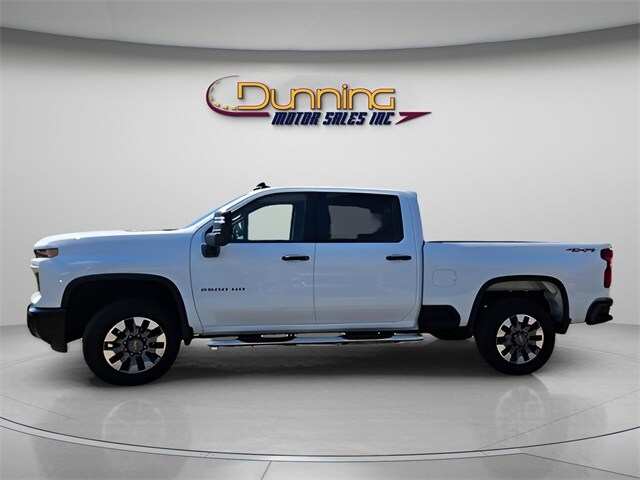 2025 Chevrolet Silverado 2500HD Custom photo 3