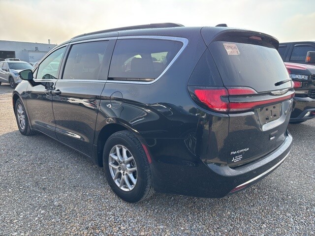 2022 Chrysler Pacifica Touring L photo 2