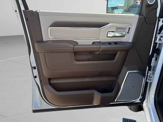 2026 RAM 3500 Laramie - Photo 8