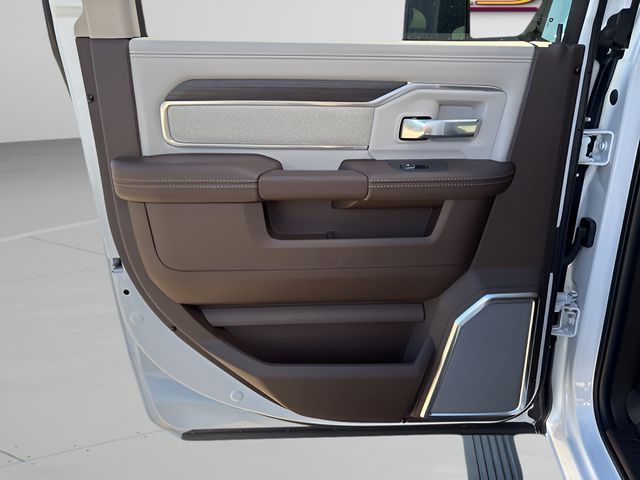 2026 RAM 3500 Laramie - Photo 22