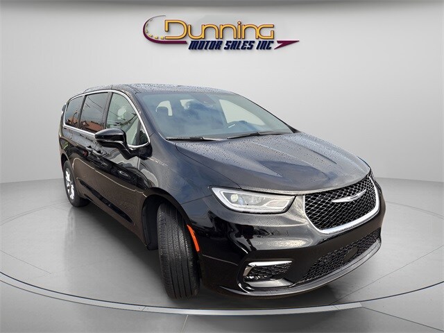 2026 Chrysler Pacifica photo 4