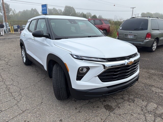 2026 Chevrolet Trailblazer LS photo 2