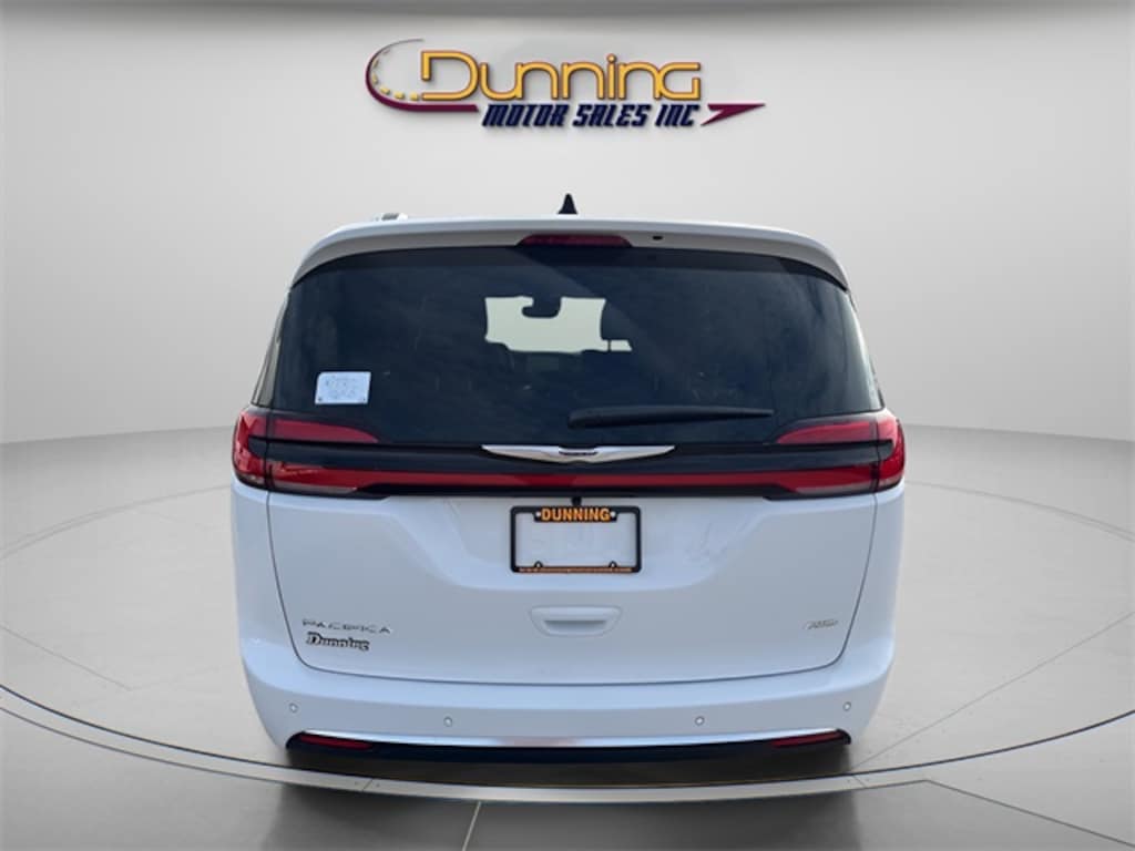 New 2026 Chrysler Pacifica PINNACLE AWD Passenger Van