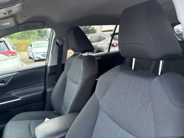 2024 Toyota RAV4 XLE - Photo 9