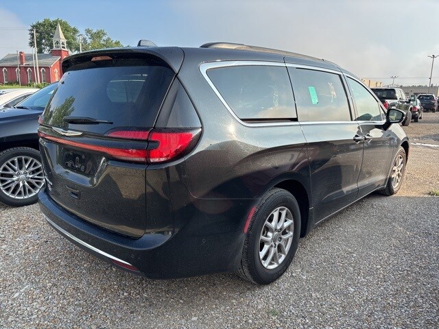 2022 Chrysler Pacifica Touring L photo 3