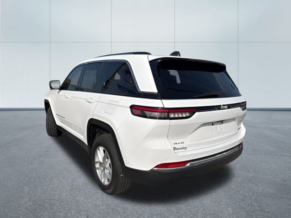 Used 2023 Jeep Grand Cherokee Laredo SUV