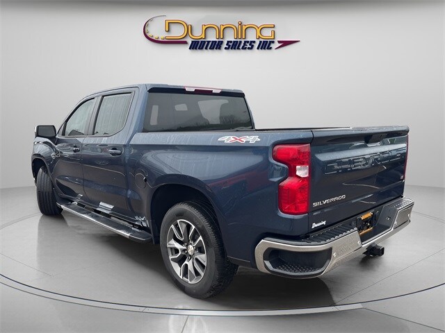 2022 Chevrolet Silverado 1500 LT photo 2