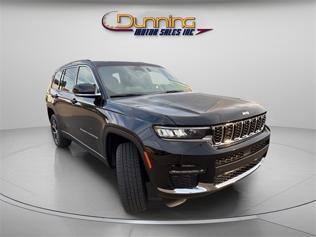 2025 Jeep Grand Cherokee Limited photo 3