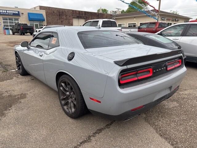 2022 Dodge Challenger R/T Scat Pack photo 2