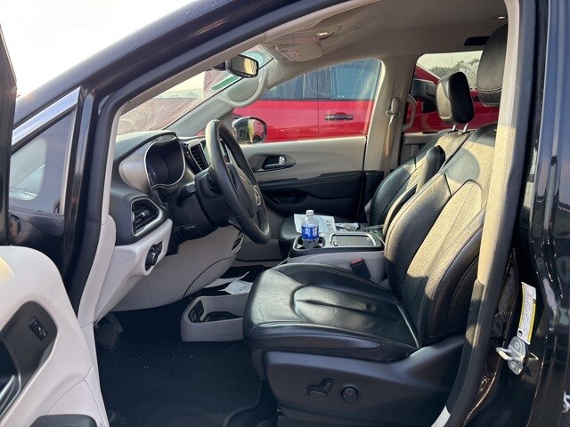 2022 Chrysler Pacifica Touring L photo 4