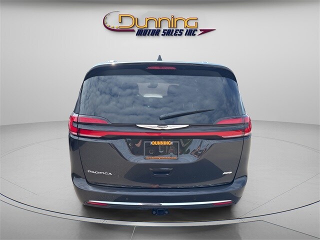 2021 Chrysler Pacifica Touring L photo 2