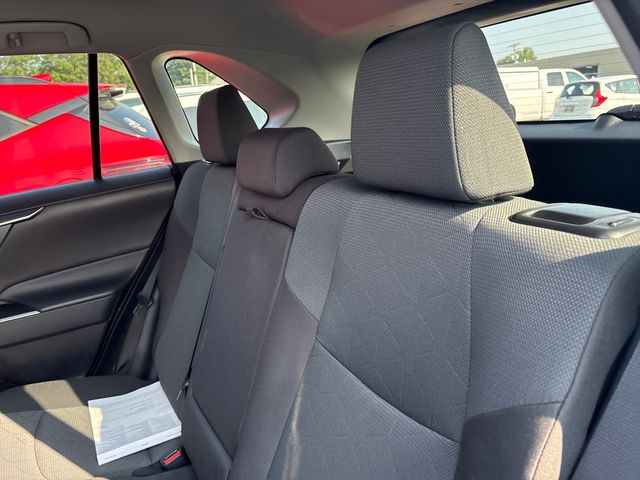 2024 Toyota RAV4 XLE - Photo 10