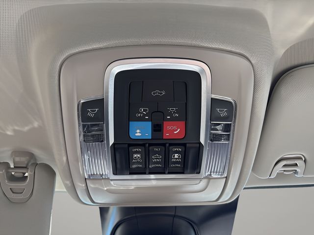 2026 RAM 3500 Laramie - Photo 14