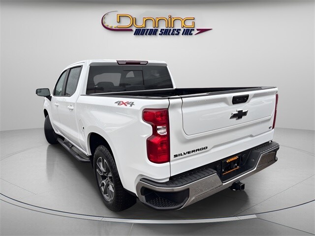 2024 Chevrolet Silverado 1500 LT photo 2
