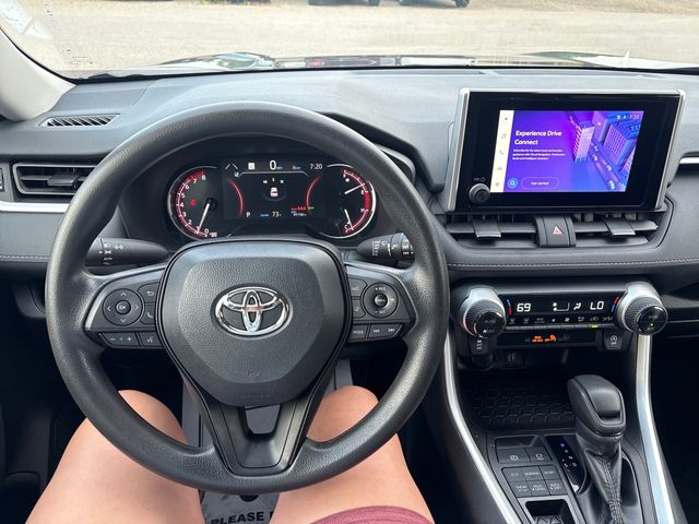 2024 Toyota RAV4 XLE - Photo 10
