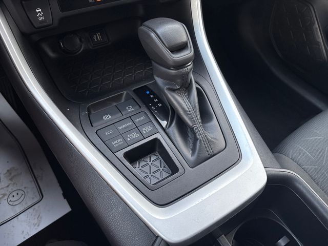 2024 Toyota RAV4 XLE - Photo 17