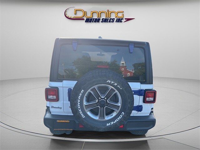 2019 Jeep Wrangler Unlimited Sahara photo 2