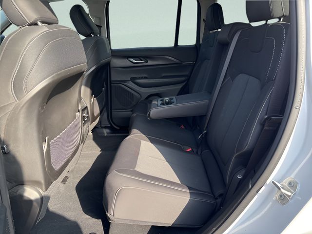 2023 Jeep Grand Cherokee Laredo - Photo 22