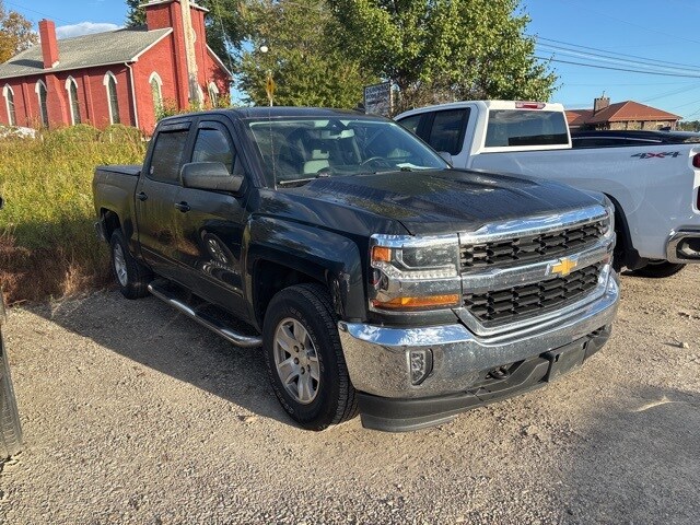 2018 Chevrolet Silverado 1500 LT photo 2