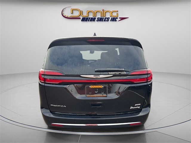 2026 Chrysler Pacifica photo 3