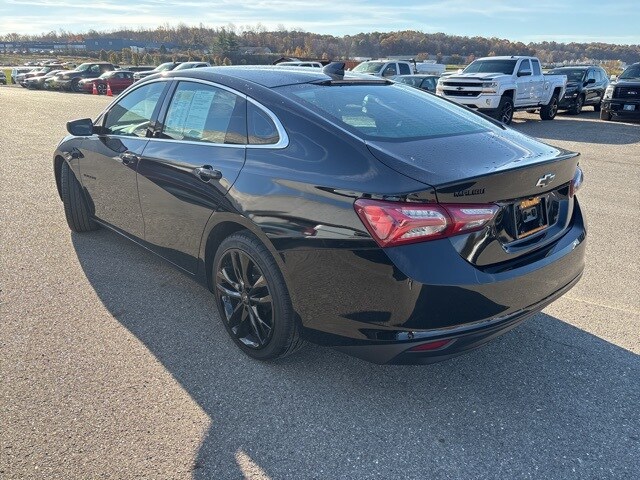 2023 Chevrolet Malibu 1LT photo 2